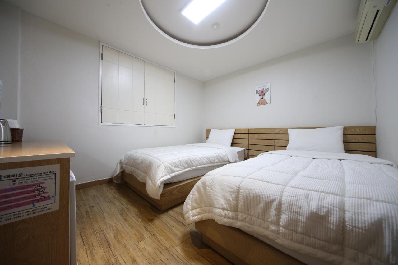 Uh Suite Kjongdžu Exteriér fotografie